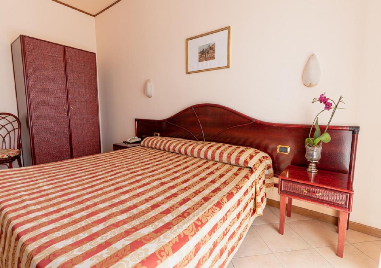 Hotel Villa Delle Rose Oristano Exterior photo
